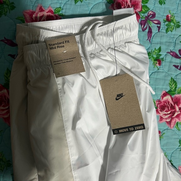 Nike White & Cream Sweatpants - Picture 2 of 5